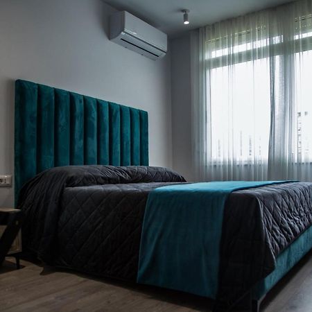 Lucas Central Premium Studios Тирана Екстериор снимка