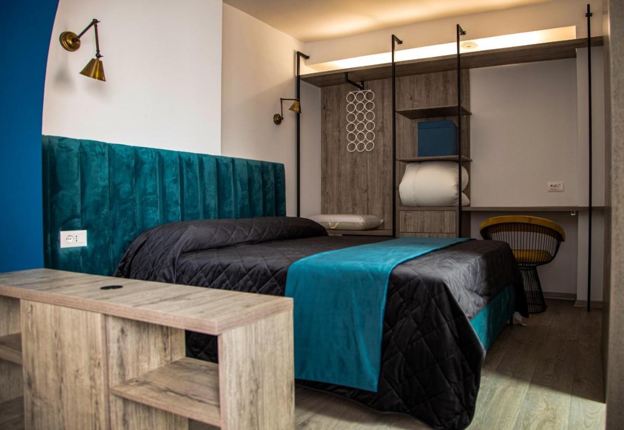 Lucas Central Premium Studios Тирана Екстериор снимка