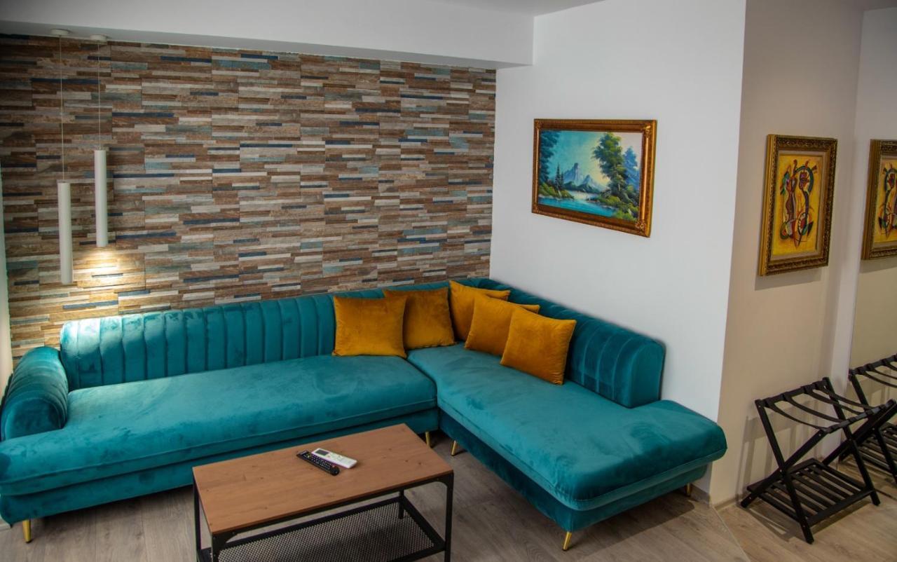 Lucas Central Premium Studios Тирана Екстериор снимка
