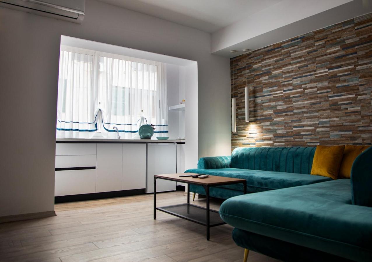 Lucas Central Premium Studios Тирана Екстериор снимка