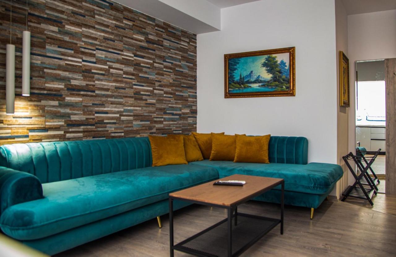 Lucas Central Premium Studios Тирана Екстериор снимка