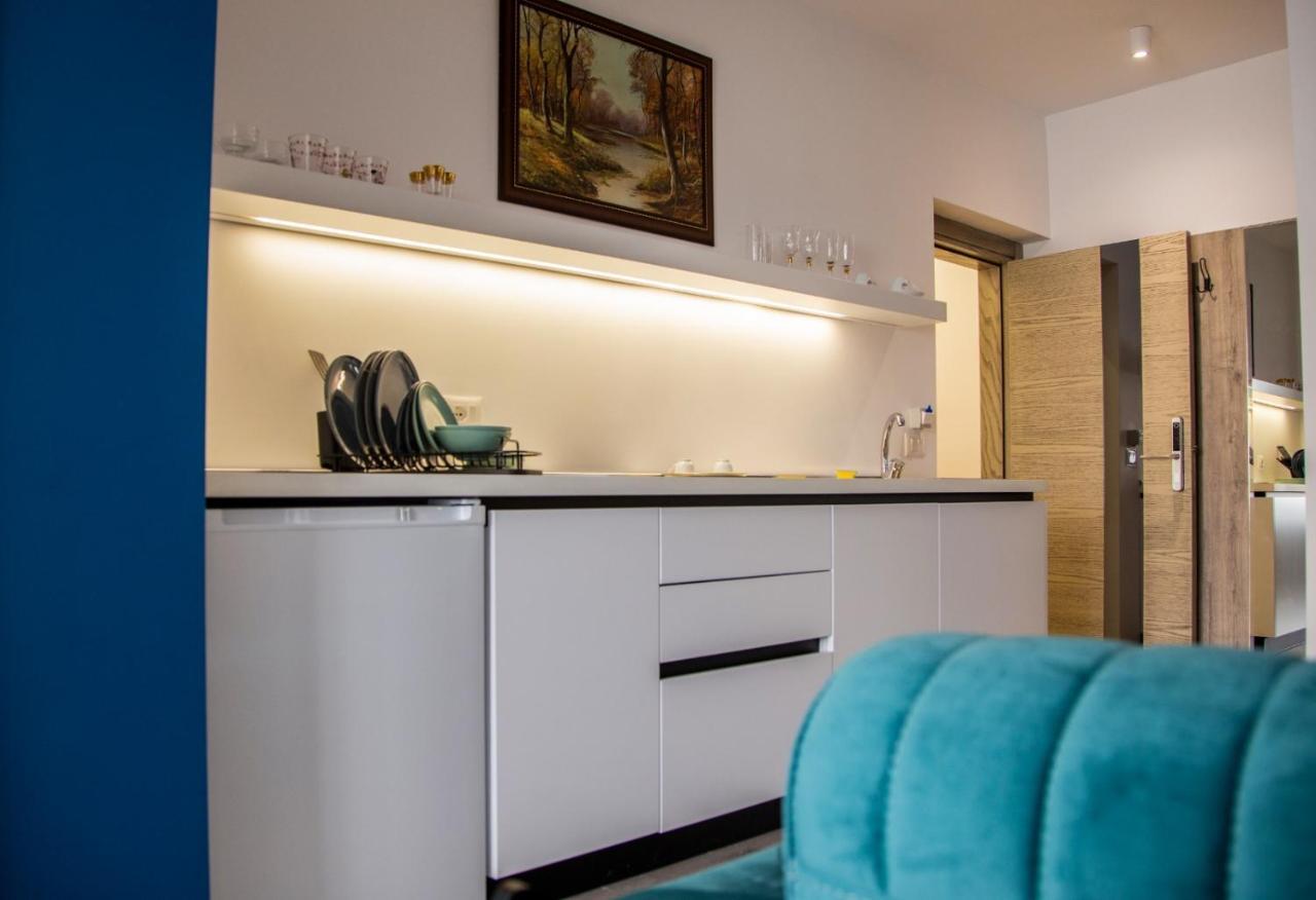 Lucas Central Premium Studios Тирана Екстериор снимка